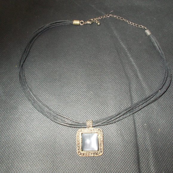 unbranded Jewelry - Black Gray & silver fashion necklace
